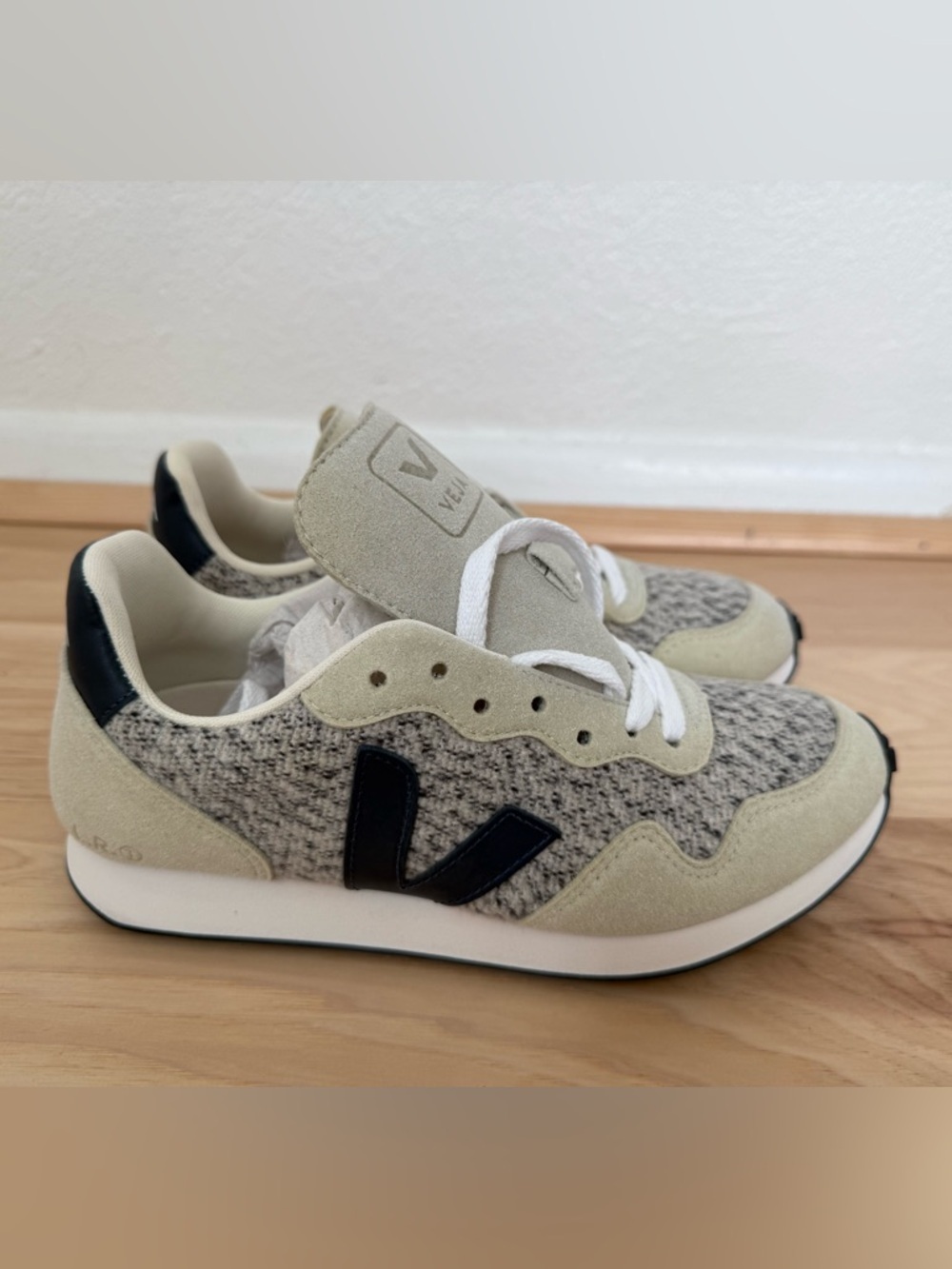 Veja Women's SDU Alveomesh Flannel‎ Low Top Sneakers Size 6